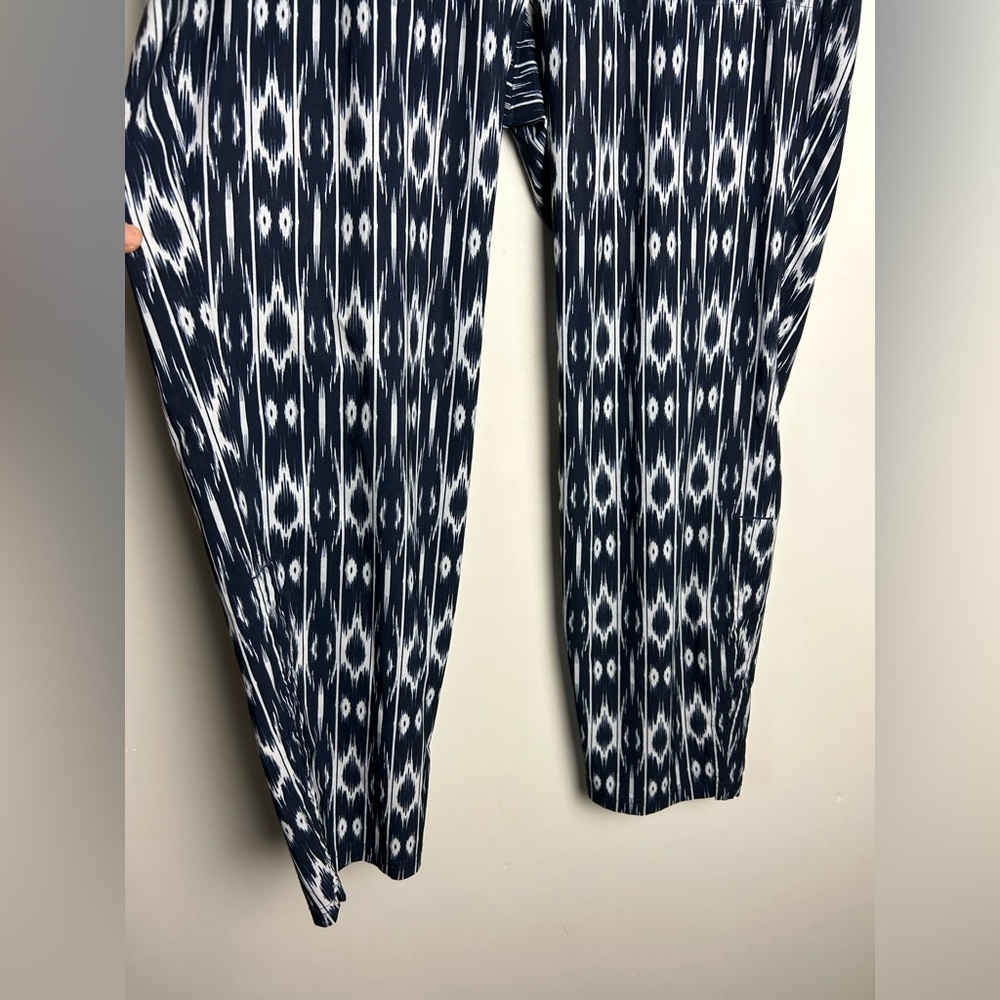 Athleta Joggers Pants Ikat Navy-White Patterned Outdoor Size 14 Comfortable - Picture 4 of 12